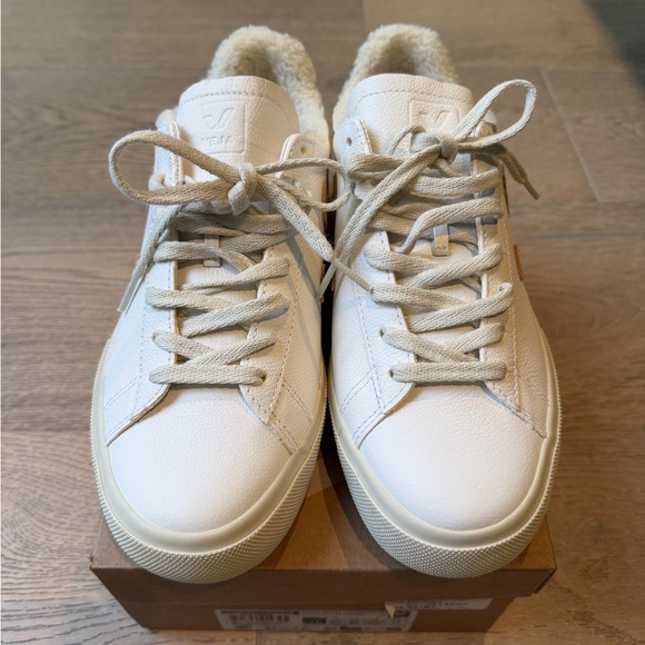 Veja Women's White Campo Winter Leather Sneakers size 41 - Picture 4 of 7